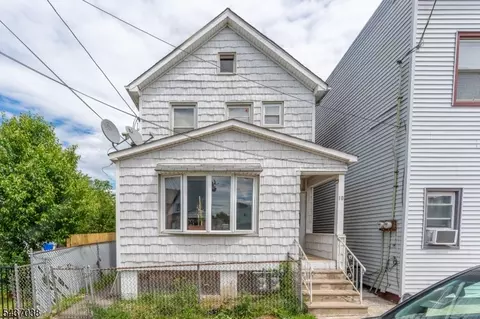 10 John St, Carteret, NJ 07008