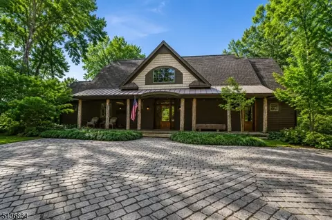 17 Quaker Church Rd, Green Township, NJ 07821