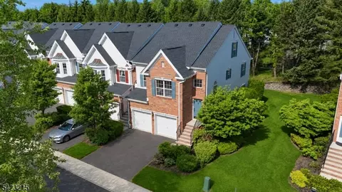330 Winthrop Dr #330, Nutley, NJ 07110