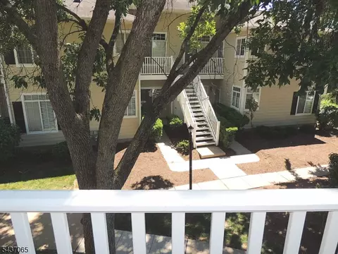 82 Wentworth Rd, Bedminster, NJ 07921