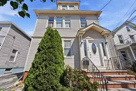 23 Orchard St, Elizabeth, NJ 07208