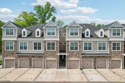 605 Lopez Ln, Morris Plains, NJ 07950