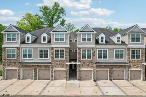 605 Lopez Ln, Morris Plains, NJ 07950