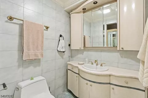 Bath - 12 E Saddle River Rd, Saddle River, NJ 07458 photo 6 of 9
