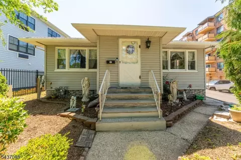 72 Clarendon Pl, Hackensack, NJ 07601