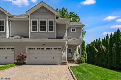 8 West Ct, Westfield, NJ 07090