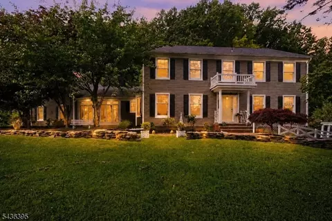 6 Fawn Ridge Rd, Lebanon, NJ 08833