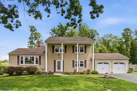 3 Trouville Dr, Parsippany, NJ 07054