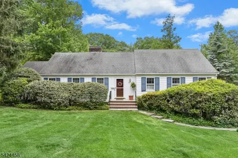 28 Evergreen Dr, Berkeley Heights, NJ 07922