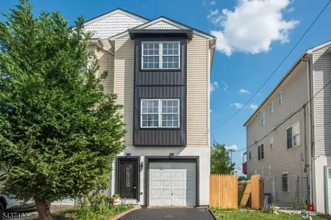 42 Roosevelt St # B, New Brunswick, NJ 08901