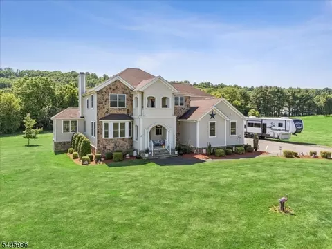 19 Green Valley Way, Alpha, NJ 08865