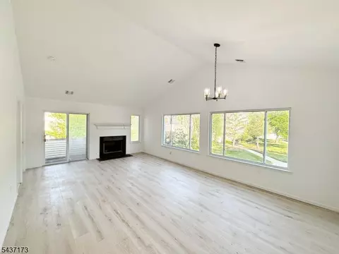 135 Falcon Ridge Way #5, Hamburg, NJ 07419