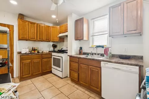 Entry Way - 96 Beaumont Pl, Newark, NJ 07104 photo 2 of 2