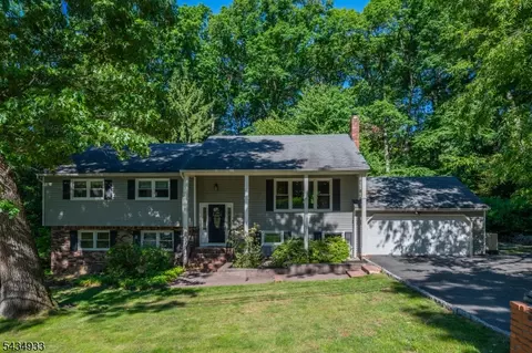 11 Southview Rd, Randolph, NJ 07869