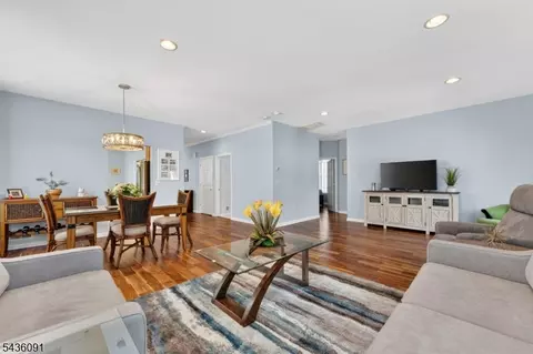 32 Benjamin St, Franklin Twp, NJ 08873
