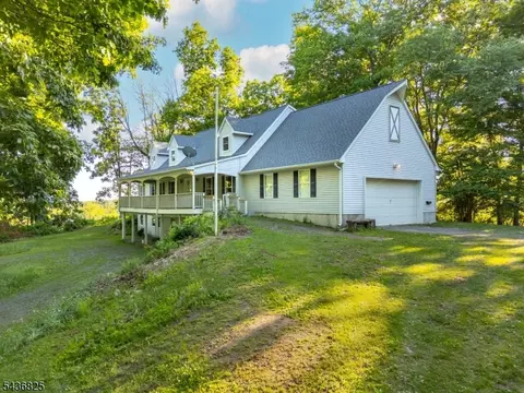 12 Sharrer Rd, Lebanon Twp, NJ 08826