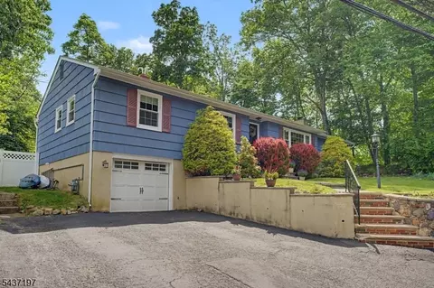 8 Seneca Ave, Rockaway, NJ 07866