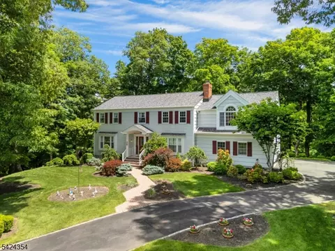 24 Stockade Rd, Warren, NJ 07059