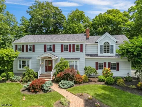 24 Stockade Rd, Warren, NJ 07059