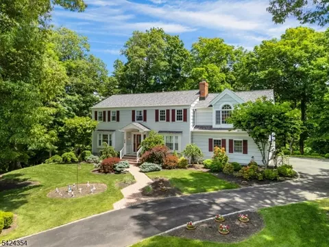 24 Stockade Rd, Warren, NJ 07059