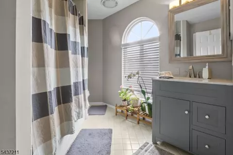Bath - 3701 Park Pl, Springfield, NJ 07081 photo 1 of 2