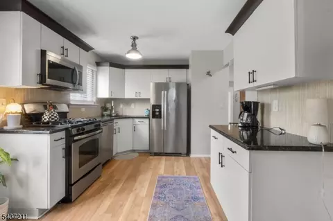 Kitchen - 3701 Park Pl, Springfield, NJ 07081 photo 2 of 3