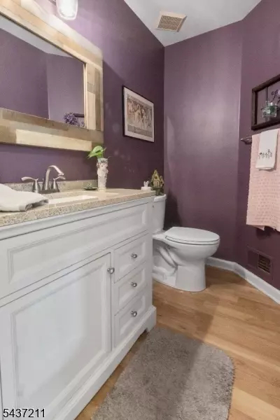 Entry Way - 3701 Park Pl, Springfield, NJ 07081 photo 2 of 5