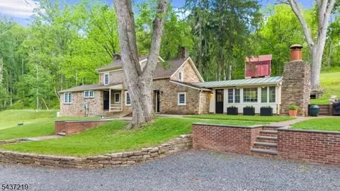 37 Brookville Hollow Rd, Stockton, NJ 08559