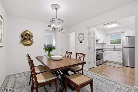 1403 Normandy Ct, Flemington, NJ 08822