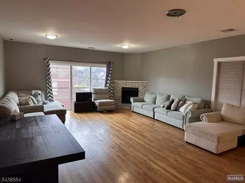 54-56 Oriental St, Newark, NJ 07104