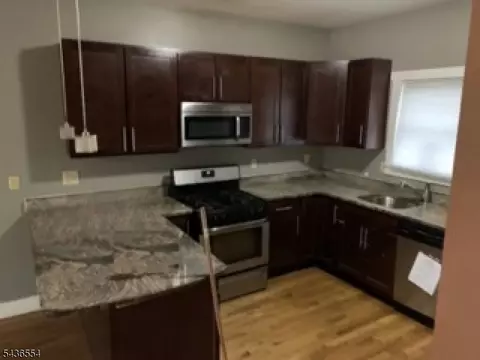 54-56 Oriental St, Newark, NJ 07104