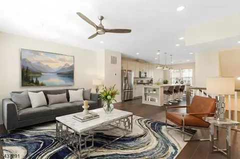 17 Gala Ct, Livingston, NJ 07039