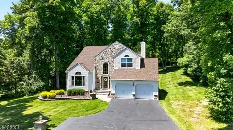 19 Colonial Cir, Glenwood, NJ 07418