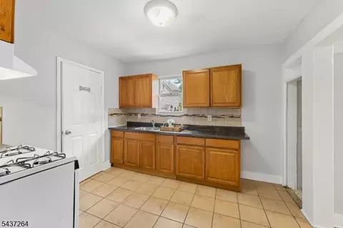 Entry Way - 835 E 2nd St, Plainfield, NJ 07062 photo 5 of 8