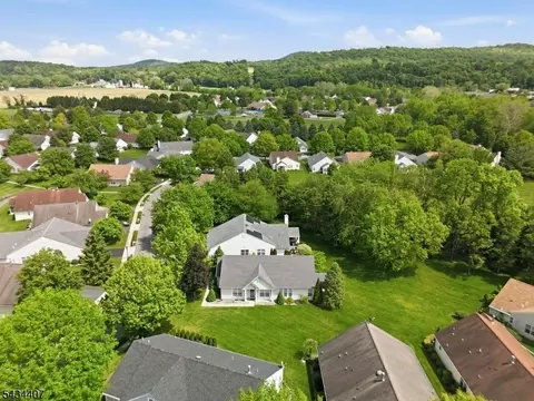 30 Victoria Dr, Belvidere, NJ 07823
