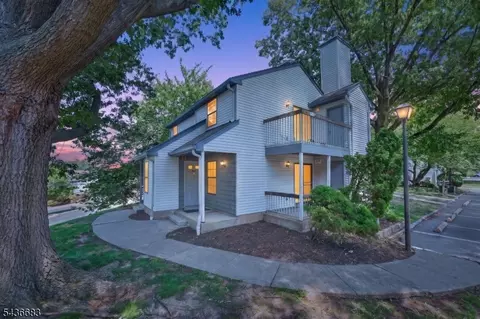502 Woodbridge Commons Way, Iselin, NJ 08830
