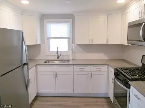 11 Meehan Ave, Raritan, NJ 08869