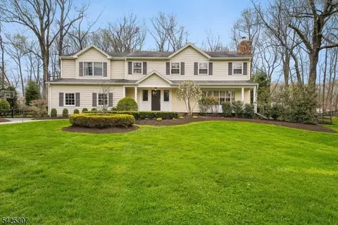 8 Allenby Ln, Scotch Plains, NJ 07076