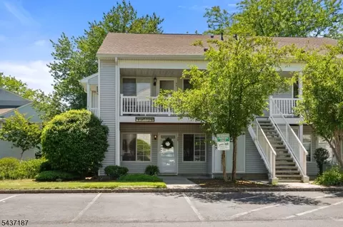 39 Larkspur Ct, Bedminster, NJ 07921