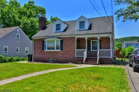 11 Onyx Ter, North Haledon, NJ 07508