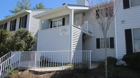 330 Phoebe Ct #330, Three Bridges, NJ 08887