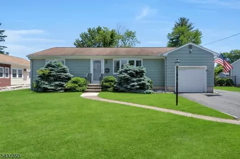 12 Evelyn Pl, East Hanover, NJ 07936
