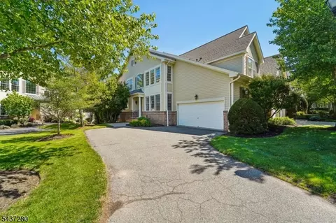 76 Schindler Way, Fairfield, NJ 07004