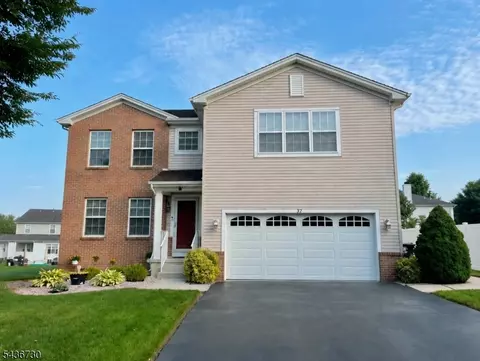 37 Lambert St, Washington, NJ 07882