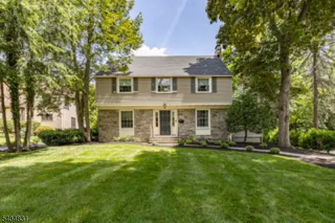 200 Wychwood Rd, Westfield, NJ 07090