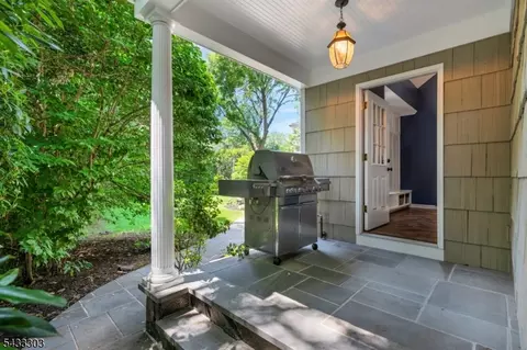 Exterior - 10 Fairview Ave, Summit, NJ 07901 photo 5 of 7