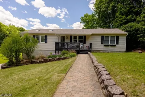 1 Bantry Ct, Highland Lakes, NJ 07422
