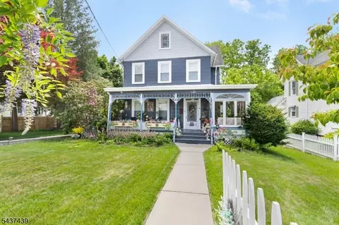 16 Sycamore St, Sussex, NJ 07461