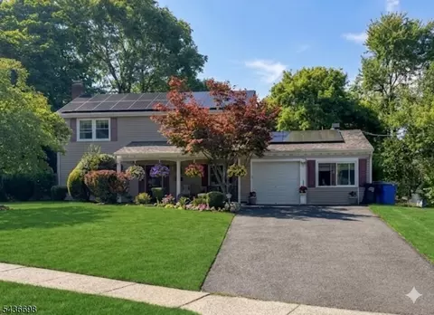 16 Neptune Ct, Somerset, NJ 08873