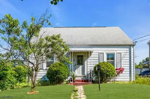 7 Washington Ave, Elmwood Park, NJ 07407